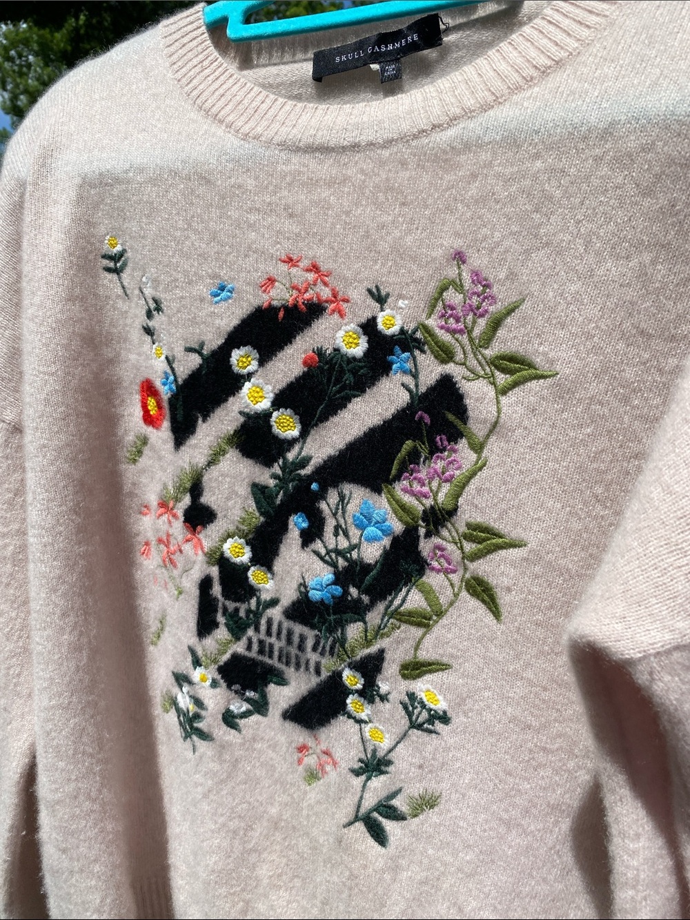 Skull Cashmere Pale Pink Crewneck Sweater with Floral Embroidery Skull  Motif - Picture 9 of 13